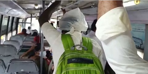 ஈரோடு: அரசுப் பேருந்து மேற்கூரையில் ஓட்டை- இருக்கைகளில் மழை கொட்டுவதால் பயணிகள் அவதி