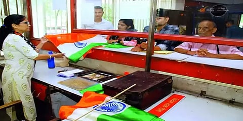 தபால் நிலையங்களில் 10 நாட்களில் ஒரு கோடிக்கும் மேல் தேசிய கொடிகள் விற்பனை!