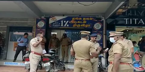 வங்கி கொள்ளையில் திடீர் திருப்பம் -இன்ஸ்பெக்டர் வீட்டில் 3.7 கிலோ தங்க நகை பறிமுதல்