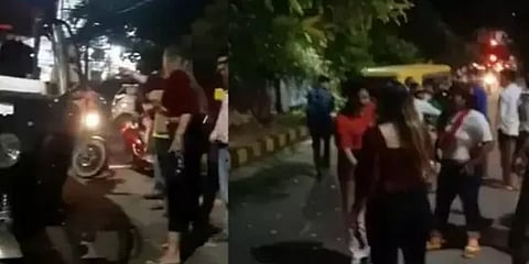 ’எங்களையா ஈவ்டீஸிங் பண்ற’.. போதையில் ஓட்டுநரையும் ஆட்டோவையும் அடித்து நொறுக்கிய பெண்கள்!