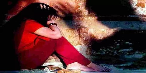 'அருவியில் நிர்வாணமாக குளிக்கணும்'- மந்திரவாதி பேச்சை கேட்டு மனைவியை துன்புறுத்திய கணவர்
