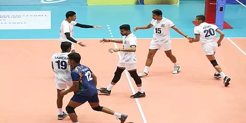 ”நீ இறங்கி ஆடு கபிலா இது நம்ம காலம்” என வாழ்த்துகளை பெற்றுவருகிறார் தமிழக வாலிபால் வீரர்.!