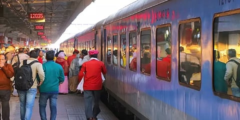 ரயில் பயணிகள் கவனத்திற்கு.. டிக்கெட் ரத்து செய்தால் அபராத தொகைக்கும் GST வசூலிக்கப்படும்!