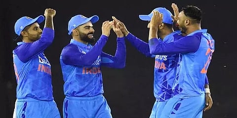 அணியின் பவுலிங் காம்போவை சரிசெய்து தொடரை வெல்லுமா இந்தியா!? இன்று மூன்றாவது போட்டி.!