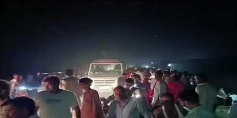 உ.பி: ஒருமணி நேரத்தில் இருவேறு விபத்துகள் - 31 பேர் உயிரிழப்பு