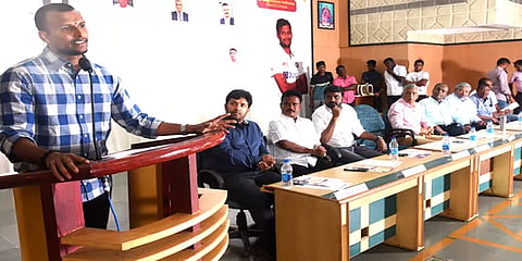 `நம்மை சுற்றி நல்ல நண்பர்கள் இருந்தா போதும்’- வெற்றி ரகசியம் பகிரும் கிரிக்கெட்டர் நடராஜன்