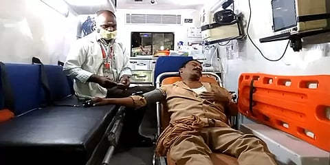 அதிகாரிகளின் டார்ச்சர் தாங்க முடியல: 108 ஆம்புலன்ஸில் சென்ற பேருந்து ஓட்டுநரால் பரபரப்பு