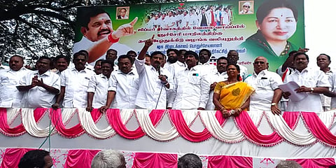 ”கல்வியைபோல வேலைவாய்ப்புக்கும் இட ஒதுக்கீடு தேவை” - ஜிப்மர் முன்பு அதிமுக ஆர்ப்பாட்டம்!