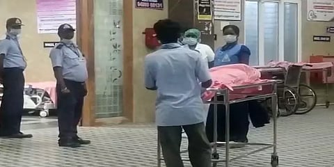 கரூர்: வலிப்பு ஏற்பட்டு மயங்கிய மாணவன் மரணம் - பள்ளி நிர்வாகம் மீது புகார்!