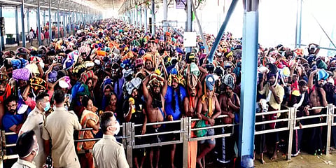 சபரிமலையில் கூட்டத்தை கட்டுப்படுத்த புதிய முயற்சி – குழந்தைகள் முதியோருக்கு தனி வரிசை