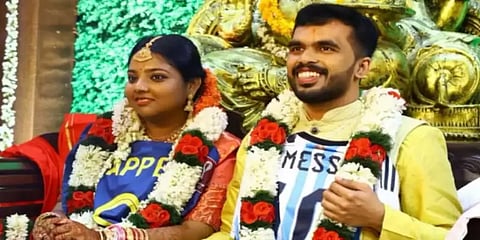 `இதலாம் இந்தியாலதான் சாத்தியம்...’ மெஸ்சி, எம்பாப்வே ஜெர்சியுடன் திருமணம் செய்த இணையர்கள்!