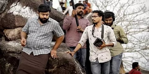 உடல் எடையை குறைத்து பழைய தோற்றத்துக்கு திரும்பிய நிவின் பாலி - வைரலாகும் புகைப்படங்கள்!