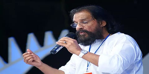 ”விழியே கதை எழுது.. யார் பெற்ற மகனோ”.. 5 தலைமுறையை தாலாட்டிய காந்தர்வக்குரலோன் ’யேசுதாஸ்’!