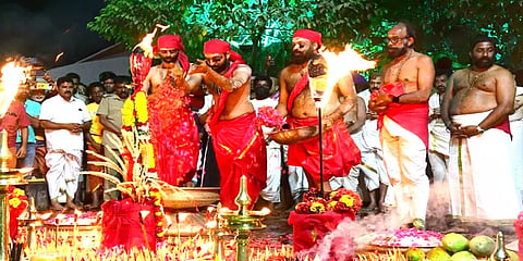 சபரிமலை காடுகளில் ஐயப்ப பக்தர்களை காத்த வன தேவதைகளுக்கு நன்றி சொல்லும் `ஸ்ரீகுருதி’ பூஜை!