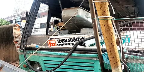 ஓட்டுனர் இன்றி தானாக ஓடிய அரசு பேருந்து: அலறி அடித்து ஓடிய பொதுமக்கள் - காரணம் என்ன?