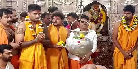 ரிஷப் பண்ட் விரைவில் குணமடைய வேண்டி ம.பி. கோயிலில் இந்திய வீரர்கள் வழிபாடு!