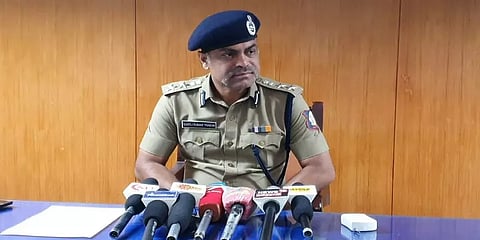 ”இளைஞரை பூட்ஸ் காலால் உதைத்தது இதனால் தான்!” - விளக்கம் கொடுத்த கிருஷ்ணகிரி எஸ்.பி!