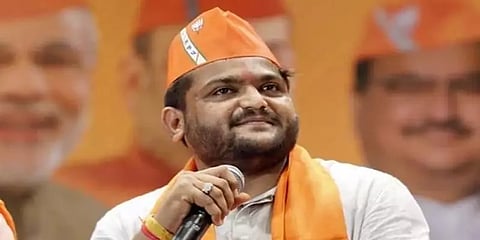 குஜராத் பாஜக எம்எல்ஏ ஹர்திக் படேலுக்கு எதிராக கைது வாரண்ட்
