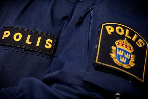 Polisen skjuter mordbrandsmisstänkt knivman i Fisksätra