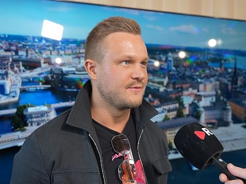 Rasmus Gozzi intervjuas av Riks