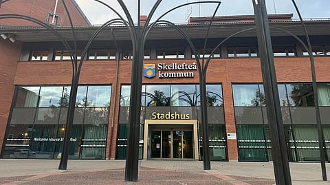 Skellefteå fortsätter att leverera tjänster till Northvolt, trots att de inte får betalt.