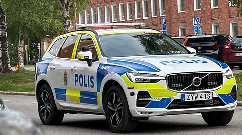 Polis beskjuten i Husby