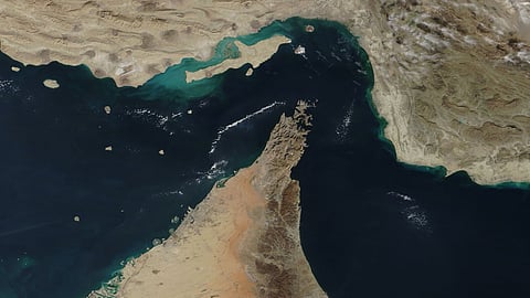 En satellitbild av Hormuzsundet i mellan Iran och Förenade Arabemiraten (UAE).