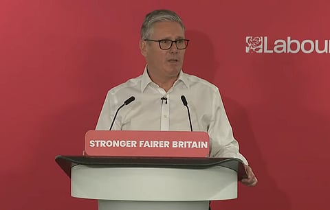 Premiärminister Keir Starmer vägrar avgå trots högljudda krav från sitt parti Labour.