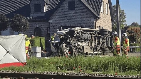 Fyra döda i tågolycka i Belgien – skolbuss krossad på järnvägsövergång