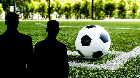 Bröderna misshandlade fotbollsdomare – får fängelse