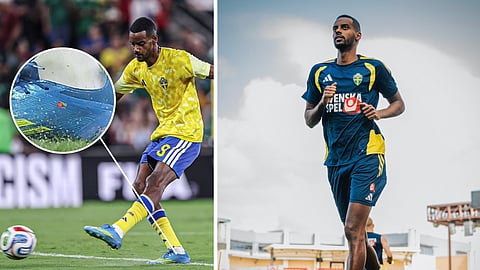 Bilden som sprids flitigt på sociala medier på Alexander Isaks sko