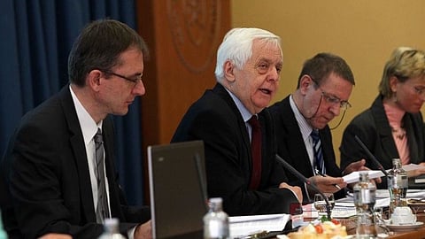 Zákon o menšinových jazykoch môže podľa Slotu zlikvidovať slovenčinu na juhu Slovenska.