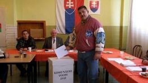 KRÁĽOVSKÝ CHLMEC: Podozrenie z kupovania volebných hlasov prešetruje polícia.