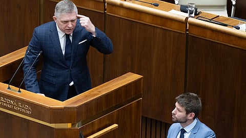 Šimečka žiada premiéra Fica, aby v máji necestoval do Moskvy.