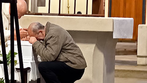 Posledná rozlúčka v Sheffielde: Dedko plakal pri bielej truhle