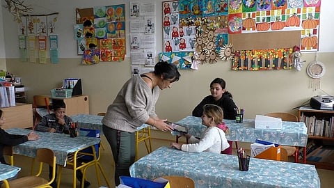 Podpora rómskych detí v školách často zostáva iba na papieri.