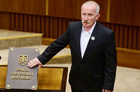 PARLAMENT: Kotlebov poslanec Mizík urážal moslimov a Rómov.