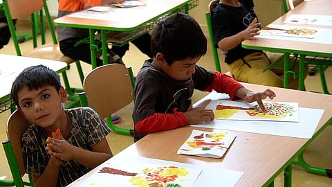 Deti sú vraj stále diskriminované, tvrdí Amnesty International.