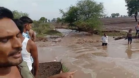 तेल्हाऱ्यातील रस्त्यांची अवस्था दयनीय