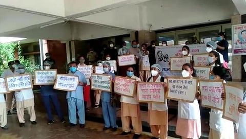 प्रलंबित मागण्यांसाठी परिचारिका संघटना सरकार विरोधात आक्रमक