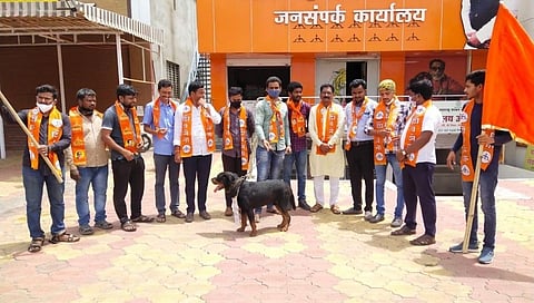 नितेश राणे यांच्या विरोधात दौंड युवासेनेचं अनोखं आंदोलन