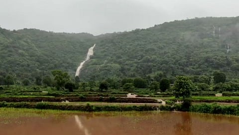 निसर्ग सौंदर्य बहरला! पण पर्यटनांवर बंदी...