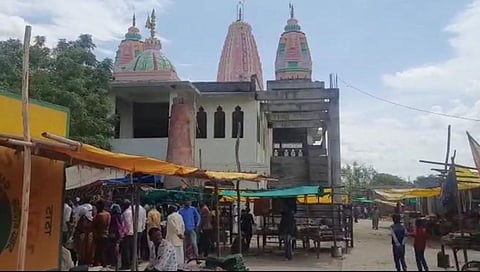 अहमदनगर जिल्ह्यात निर्बंध; मात्र वरखेड गावात मोठी यात्रा