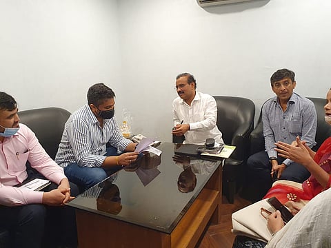 आमदार रोहित पवार यांनी मंत्री राजेश टोपे यांची भरतीप्रक्रियेबाबत भेट घेतली. त्यानंतर त्यांनी वरील माहिती दिली.