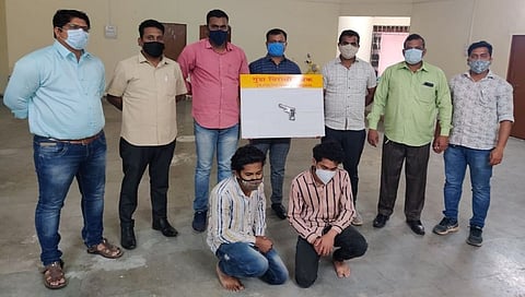 बंदुकबाज गाव गुंडाना पोलिस दलातील गुंडा विरोधी पथकाने केलं जेरबंद