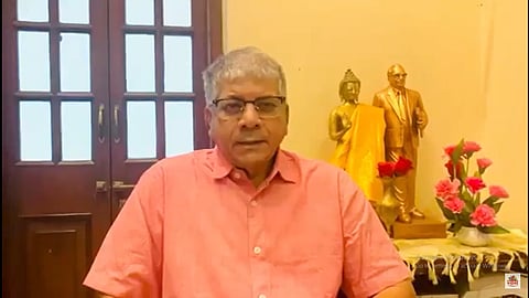 फडणवीसांचे राजकारण म्हणजे 'गां*' राजकारण; आंबेडकरांची जहरी टीका