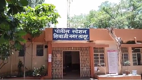 लातूरच्या मधुबन सुपर मार्केट मध्ये चोरी करणारा भामटा अटकेत