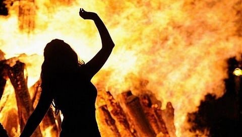 विवाहित तरुणीला जिवंत जाळले; पती, सासू-सासऱ्यासह पाच आरोपींना पोलीस कोठडी