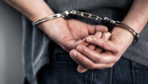 खळबळजनक! ड्रग्ससाठी बापाने चक्क मुलाला विकलं