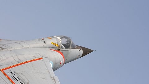 Covid 19: लस घेण्यास नकार दिल्याने वायूदलातून कर्मचाऱ्याची हकालपट्टी